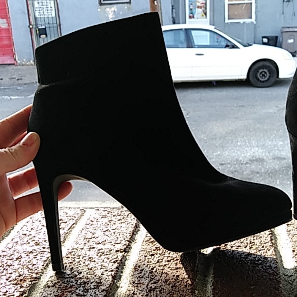 Shoes - Picture 2 of 5